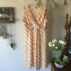 🤰 NWOT Wrap Twist Front Sleeveless Dress